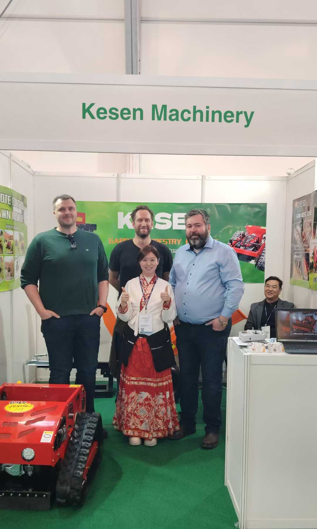 원격 조종 잔디 깎이기 기계: 킬체 무역박람회를 계기로 폴란드 농업 시장에서 새롭게 인기를 끌고 있는 제품