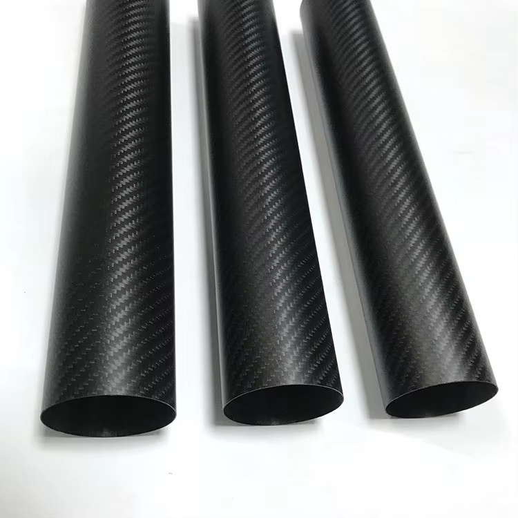 Come può essere progettato su misura il tubo in fibra di carbonio per specifiche applicazioni ingegneristiche?