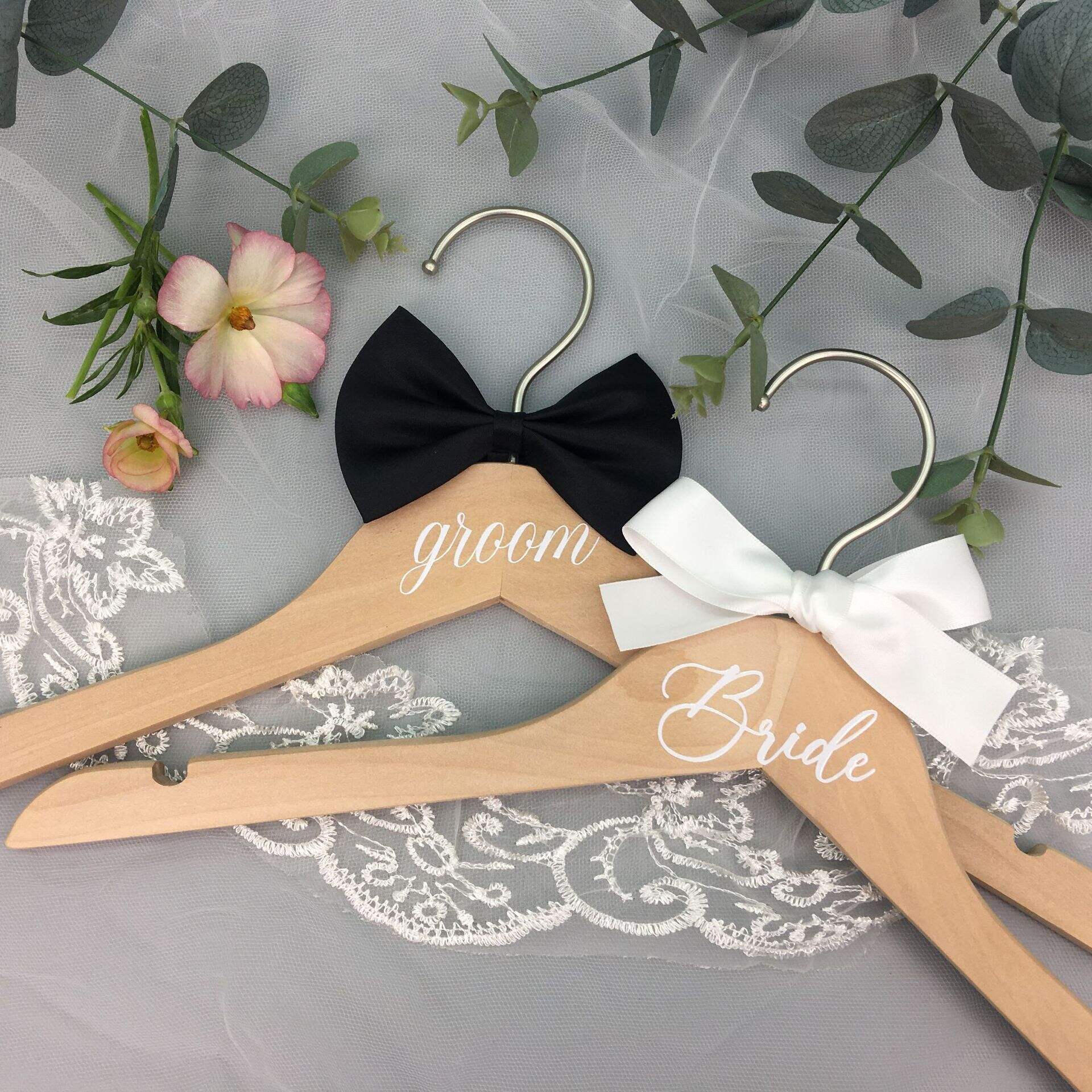 Personalisierter Brauthaken - Hochzeitskleidhaken - Brautkleidhaken - Holzgravierter Haken
