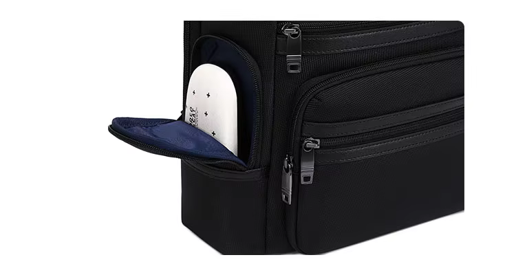 Custom logo 1680d Polyester 18 Liter Volume Fit 16 Inch Laptop Usb Cable University School Bags for Boys supplier