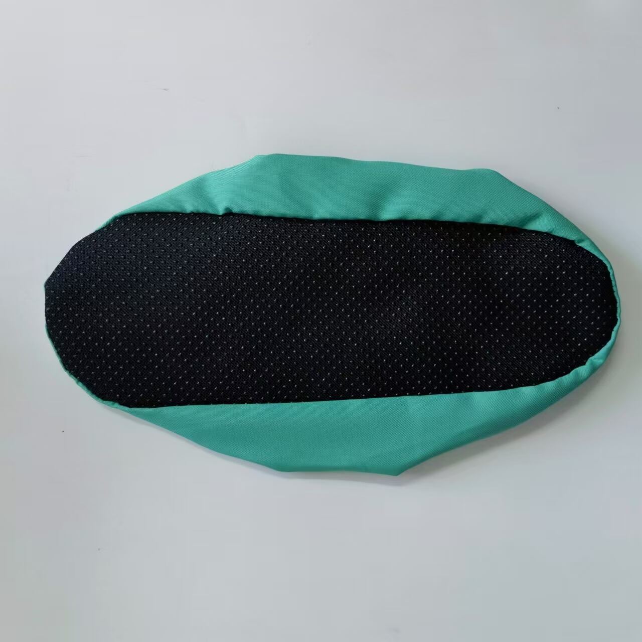 특대형 미끄럼 방지 점박이 밑창 신발 커버 – 매 걸음마다 프리미엄 보호