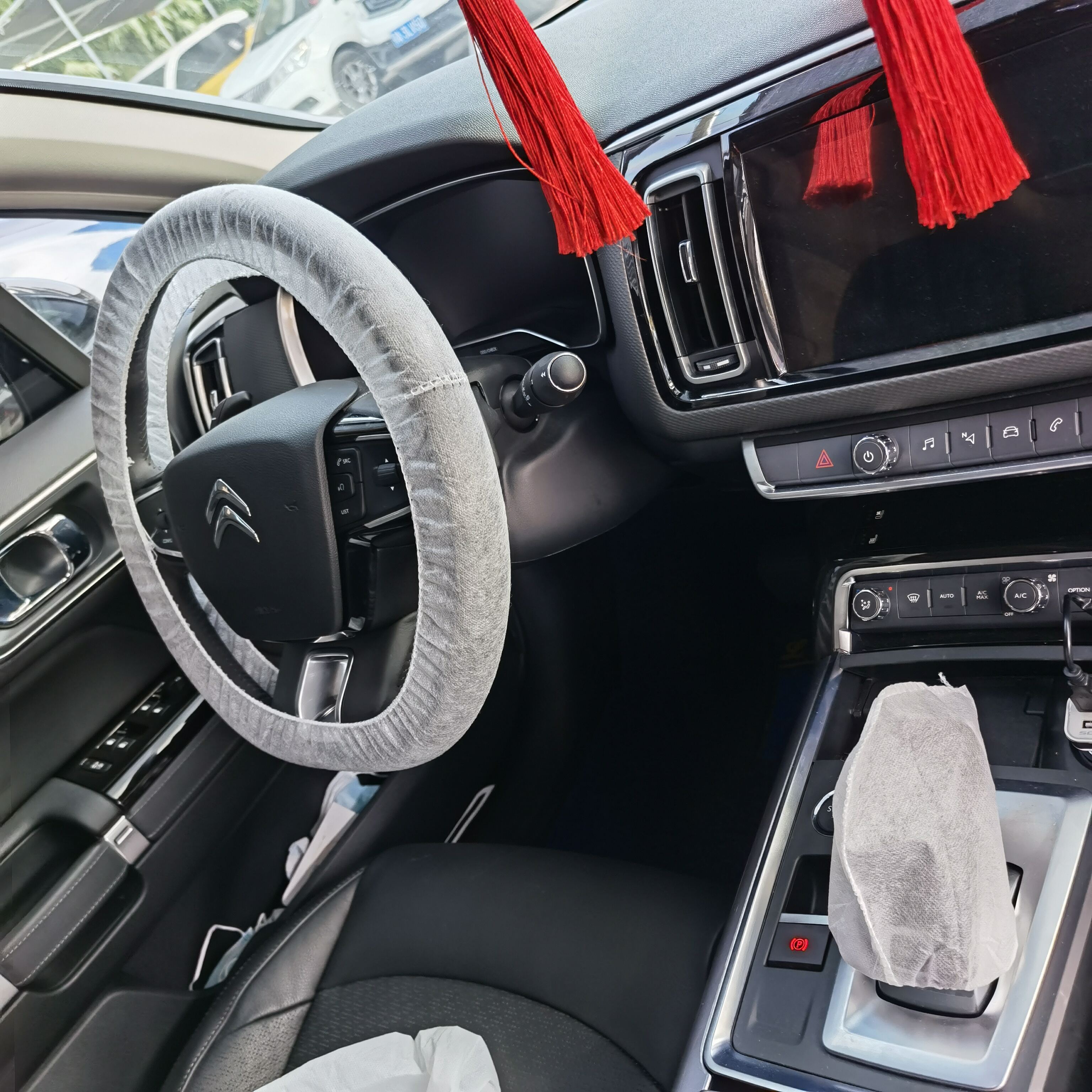 How to install disposable steering wheel cover easily?