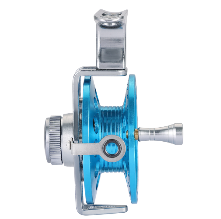 Why is a spinning reel with a larger spool diameter ideal for making longer casts with lighter lures?
