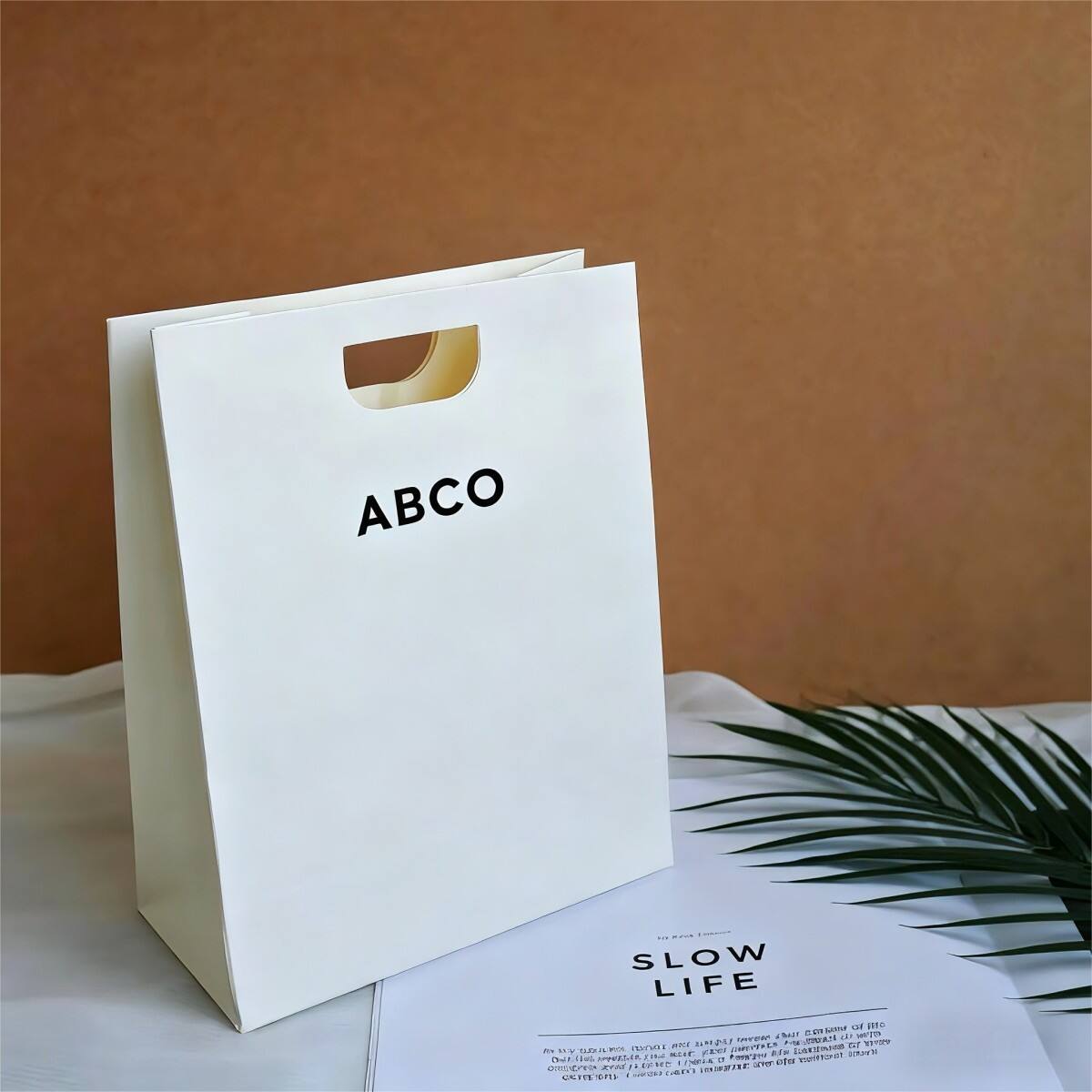 Recyclable Biodegradable Europe Shopping Clothing Bag Packaging Luxury Gift Paper Bags with Your Own Logo for Small Business