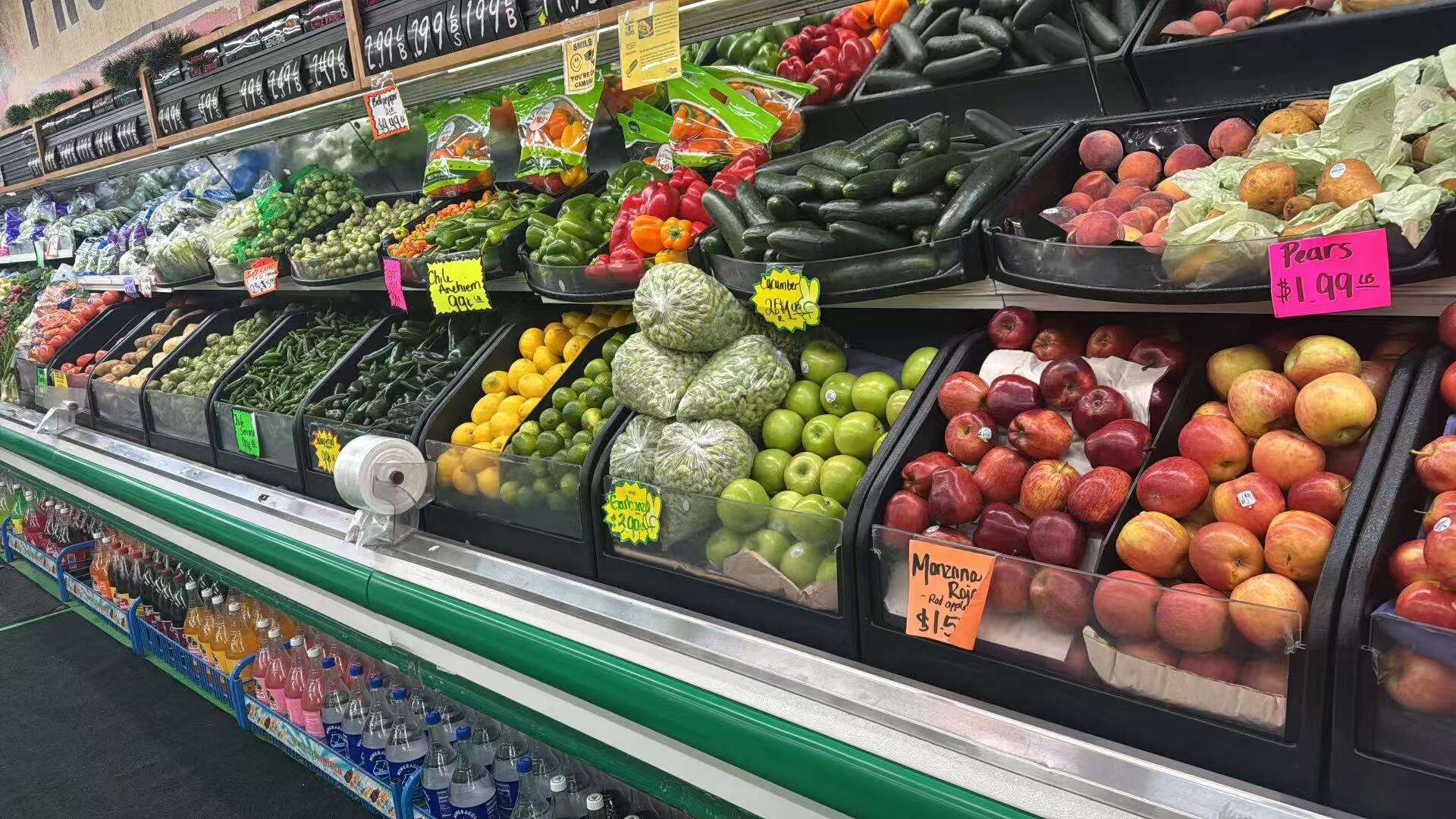 Belüftete Gemüseschalen zur Präsentation von frischem Obst und Gemüse