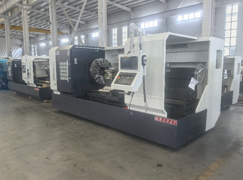 How do CNC pipe threading lathes ensure thread precision?