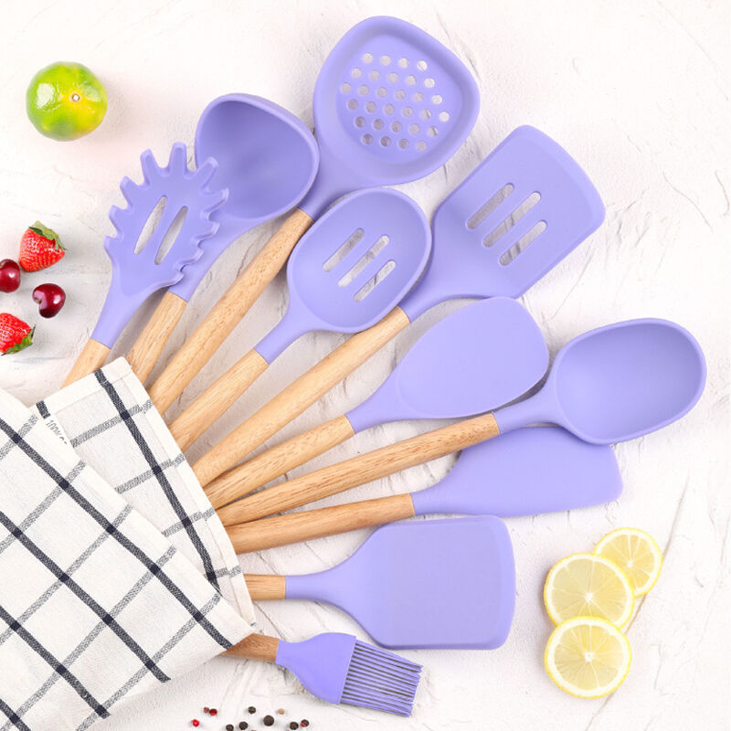 Кухињски посуди од силикона на потреби