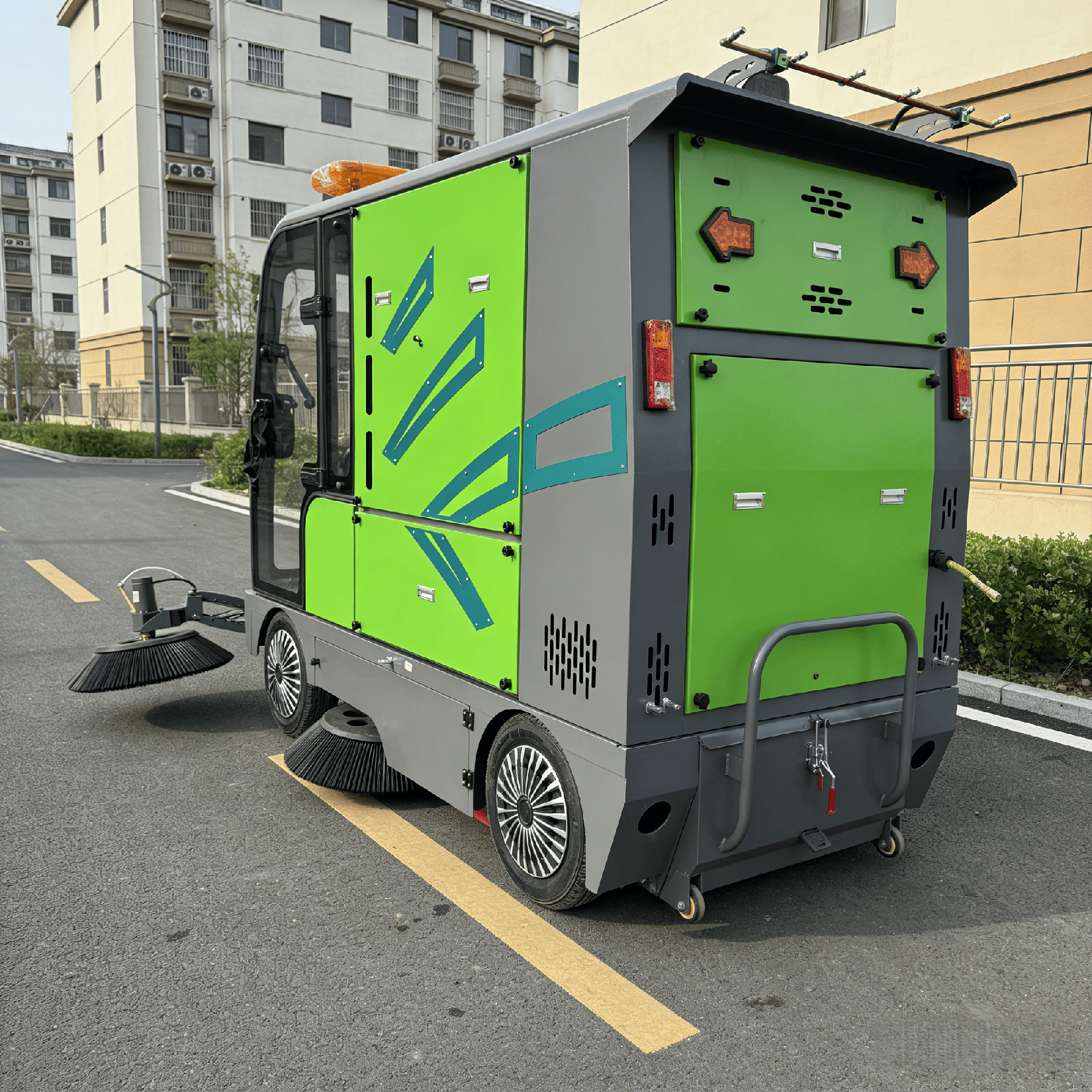 Yol süpürme makineleri nasıl kentsel temizlik alanı ölçeğine uygun hale getirilir?