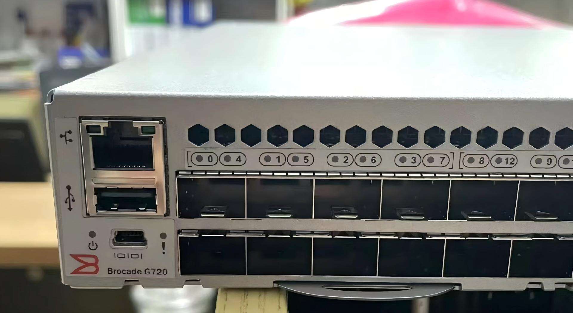 Stokta 48 Port 64Gb Fibre Channel 24-Aktif BR-G720-48-64G Brocade G720 Anahtar