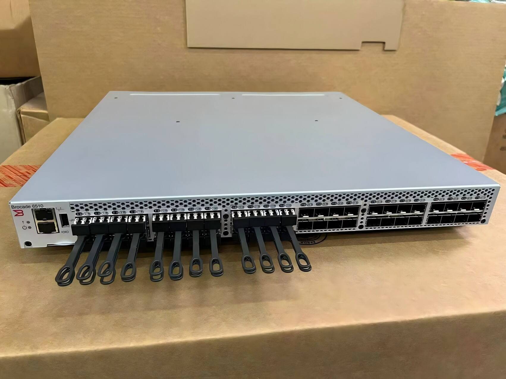 Yeni Stokta 48 Port 16Gb Fiber Kanal 24 Aktif BR-6510-48-16G 6510 Brocade Anahtar
