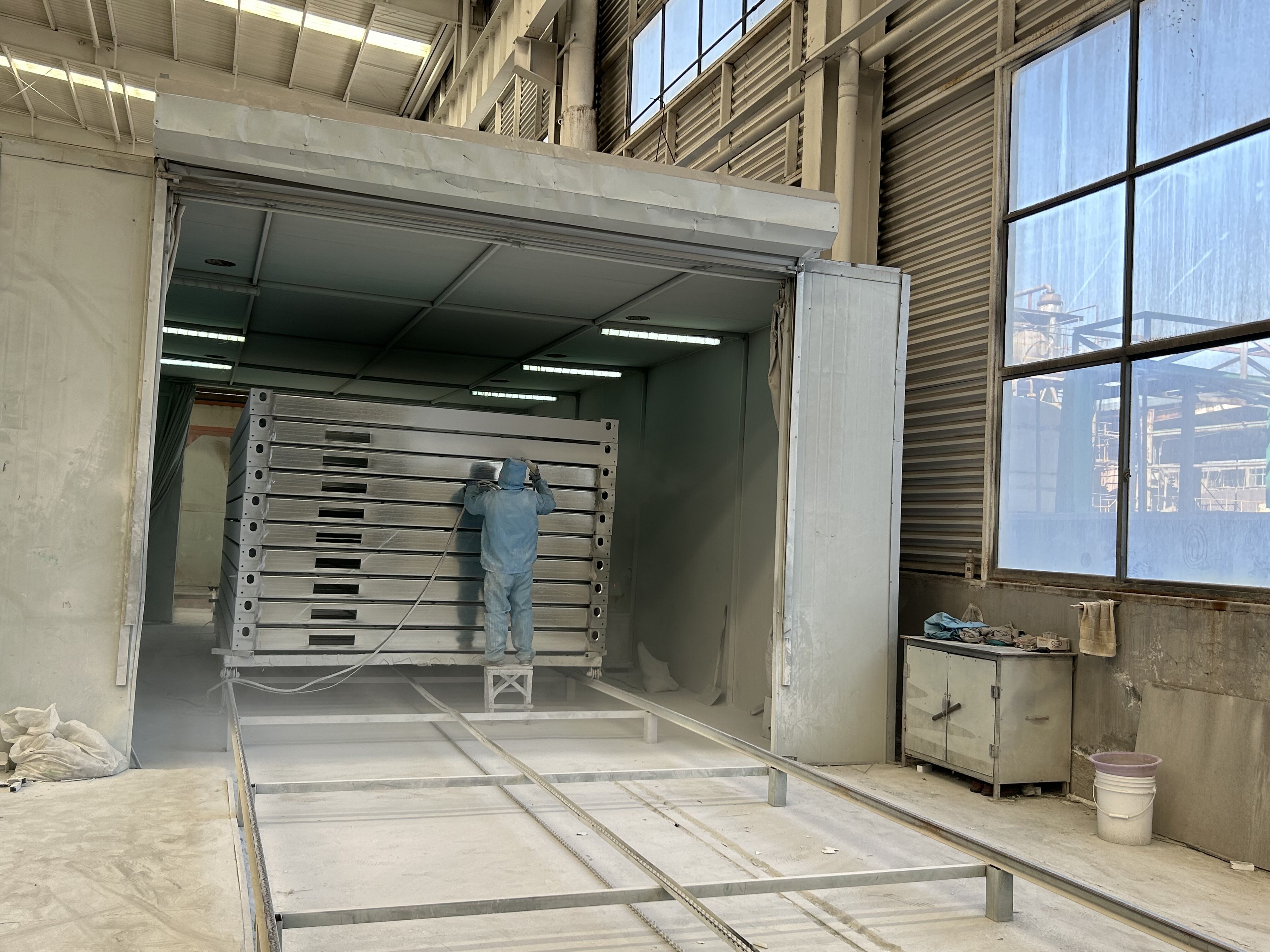 Overseas Clients Visit XINOUDA Factory – Discover Reliable Packaged Container House Manufacturing in China