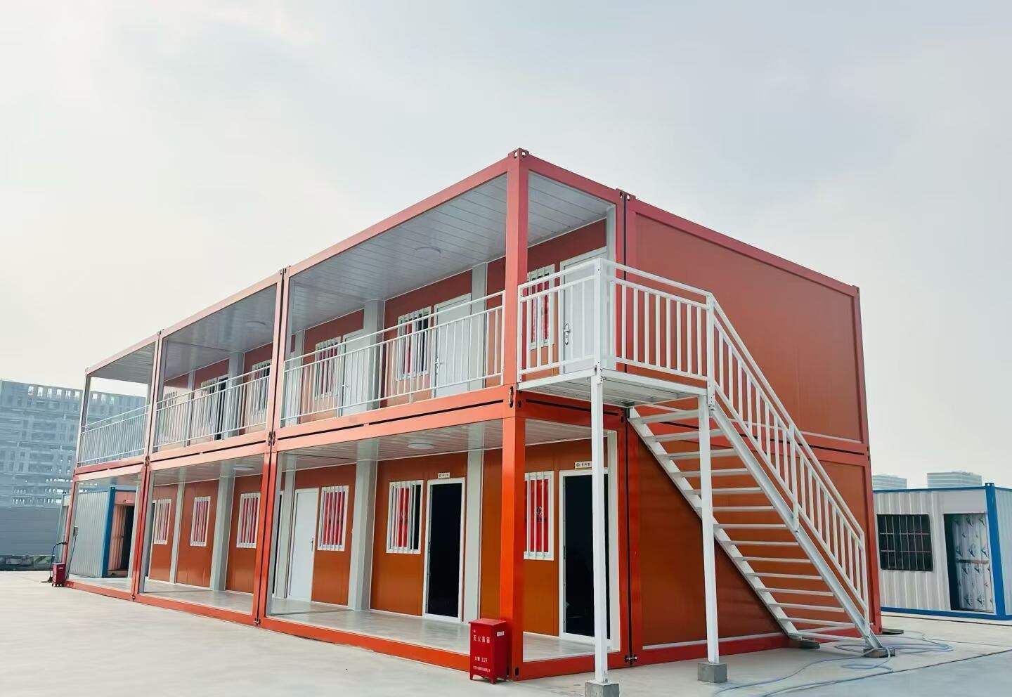 How to Insulate Modular Container Houses for Year-Round Construction Site Projects