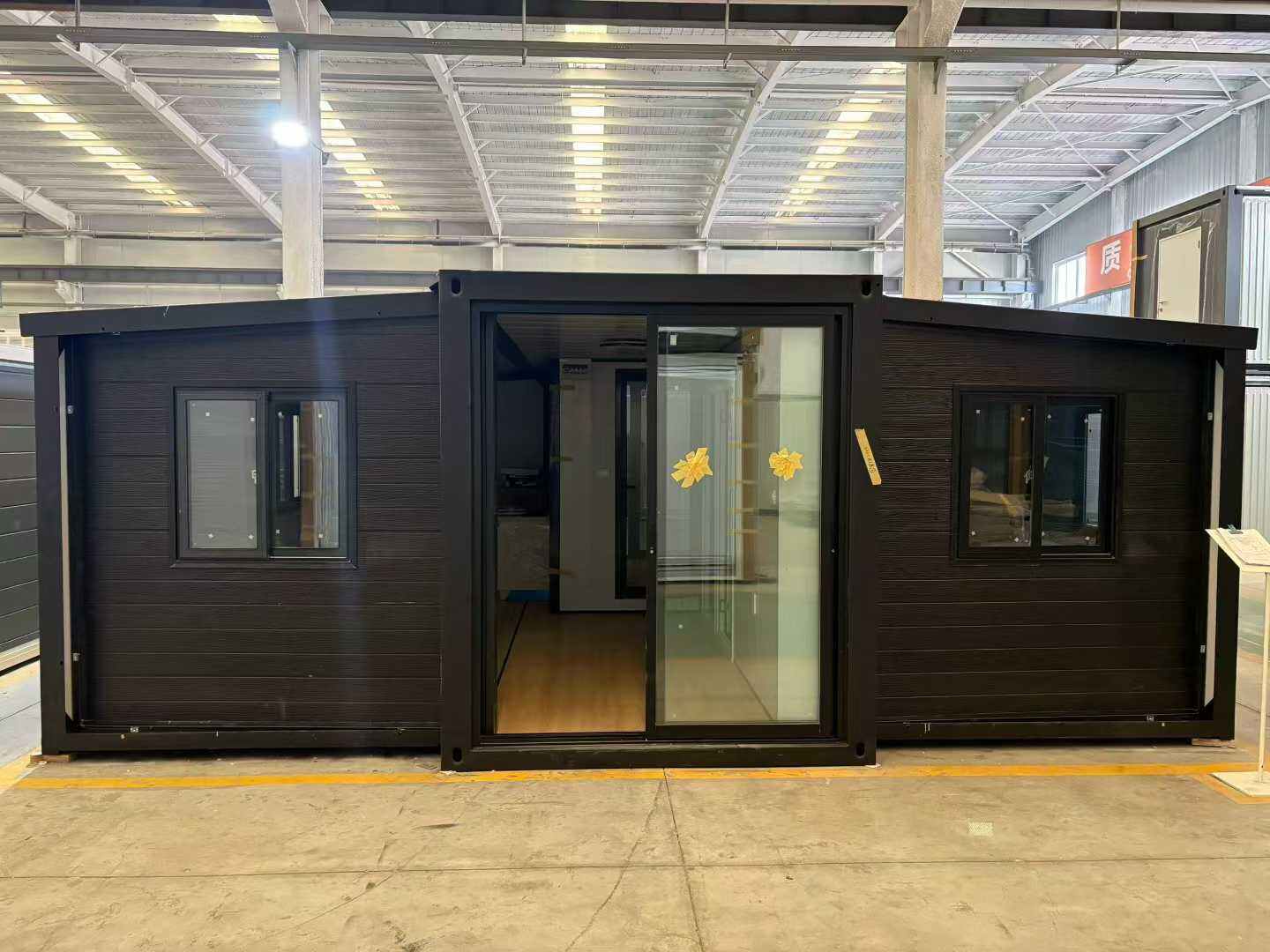 What Is a Double Wing Expandable Container House?