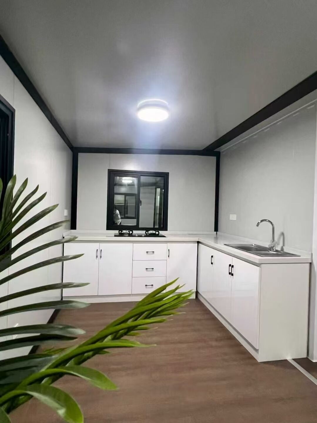 18 Sets Expandable Container Houses for Tourism Resort in Ireland Double Wing Folding Container Cabin Project Case