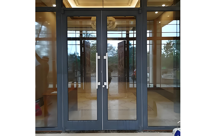 Swing door