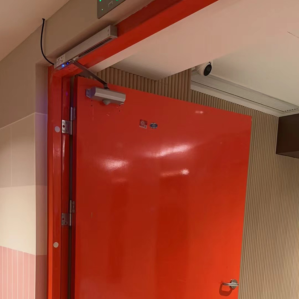 Cierre automático de puerta en dos etapas ajustable OUTUS – Función de retención abierta CE