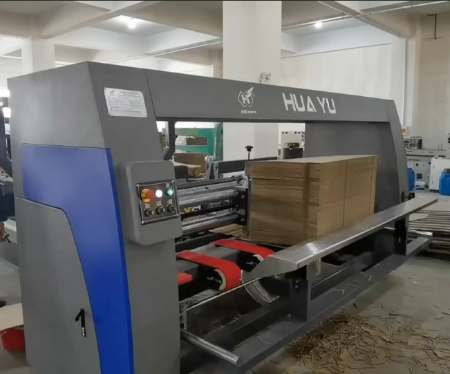 Как да настроите машината за сгъване и залепване на кашони за различни размери на кутии?