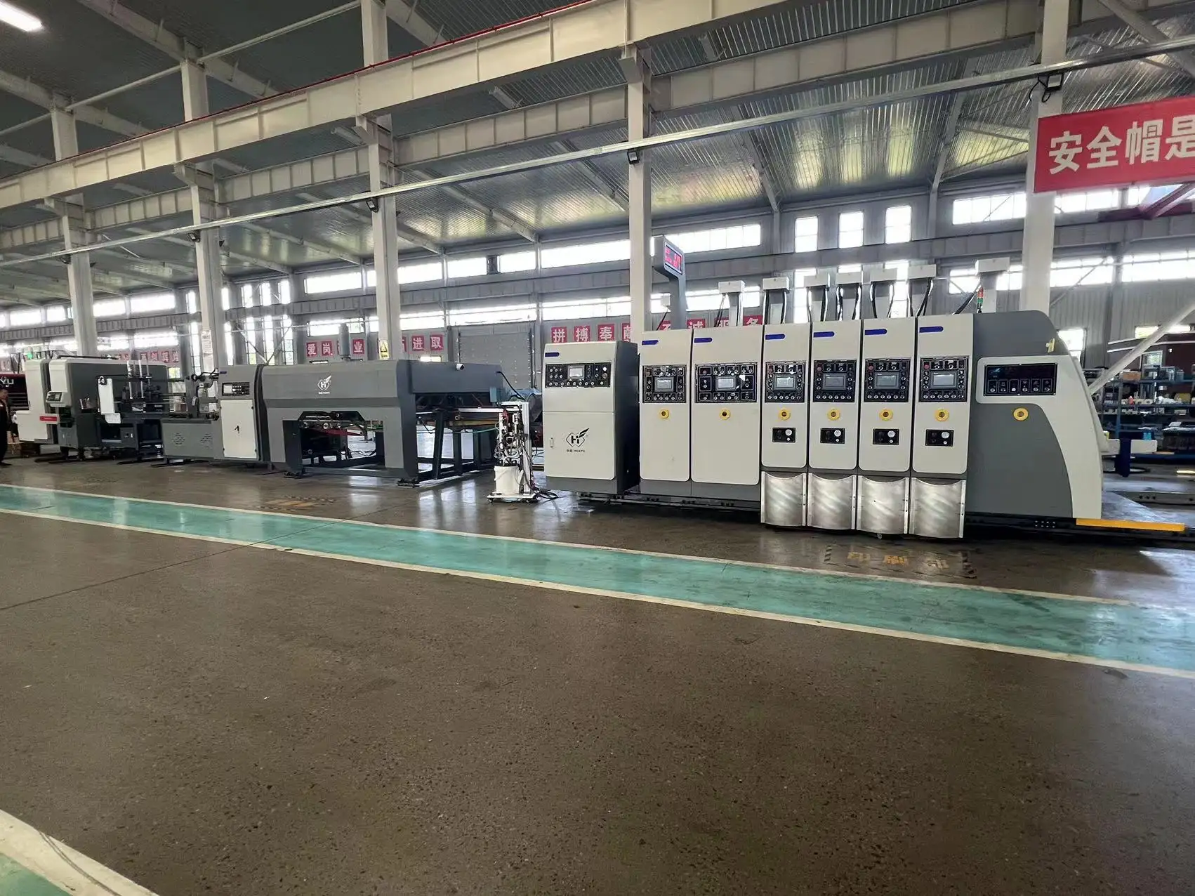 Ненадмината ефективност и прецизност в производството на картонени кутии