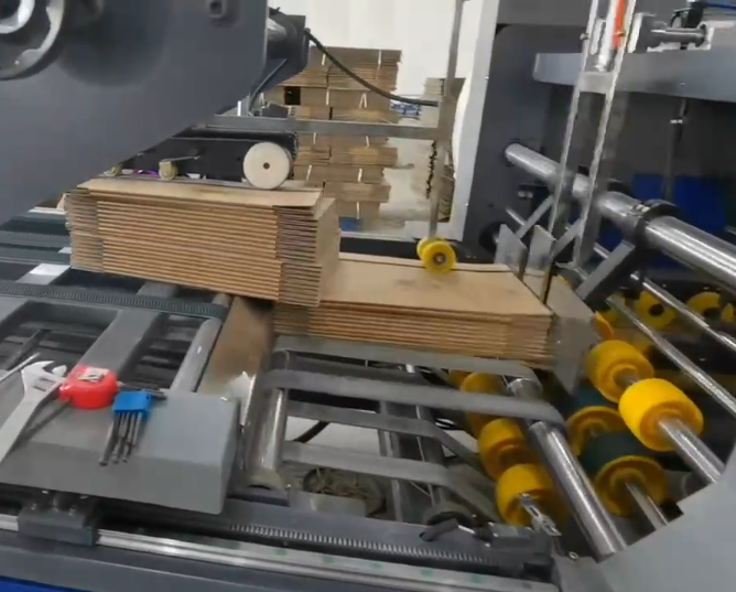 Найкращий вибір для автоматичної лінії з складанням і склеюванням коробок