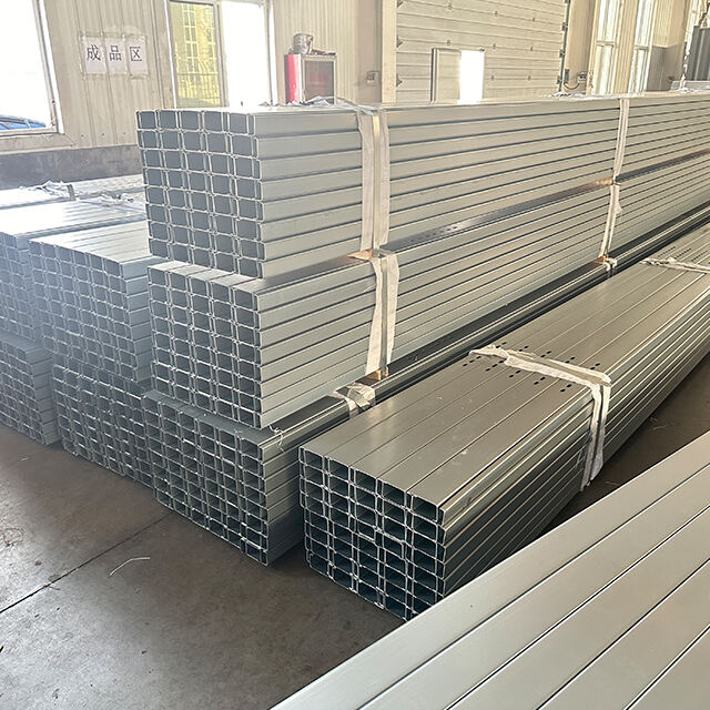 Supports C renforcés pour installation solaire au sol : Résistants aux intempéries et durables