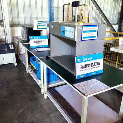 Šviesos šaltinio spalvų atitikimo šviestuvas