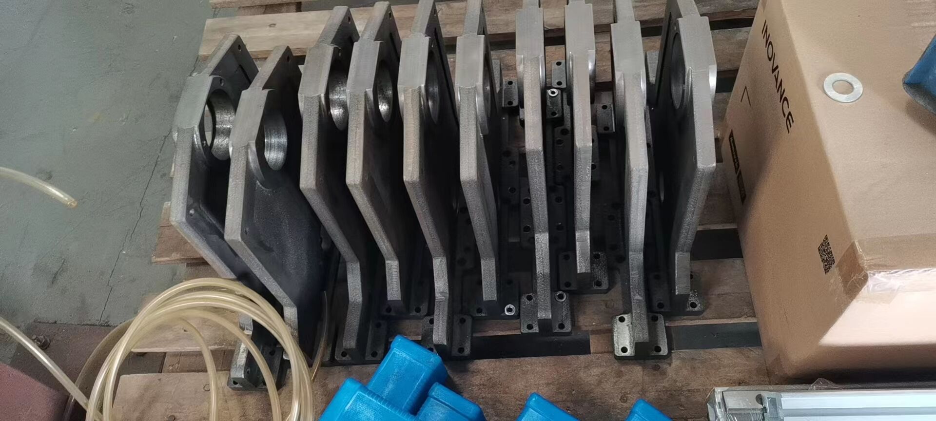 Ingénieurs travaillant ensemble depuis 2022 : Fabrication en série du porte-couteau circulaire B Boost améliore l'efficacité du matériel