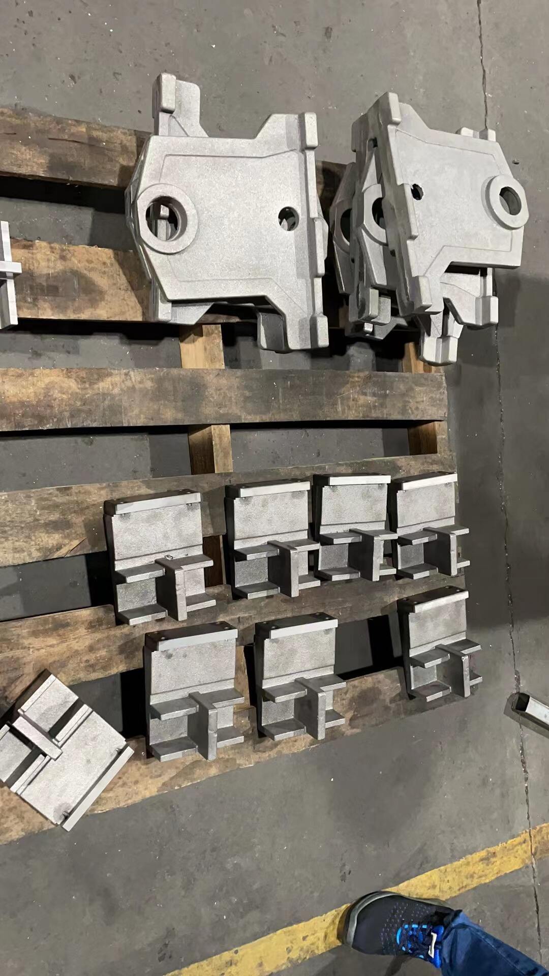 Ingénieurs travaillant ensemble depuis 2022 : Fabrication en série du porte-couteau circulaire B Boost améliore l'efficacité du matériel