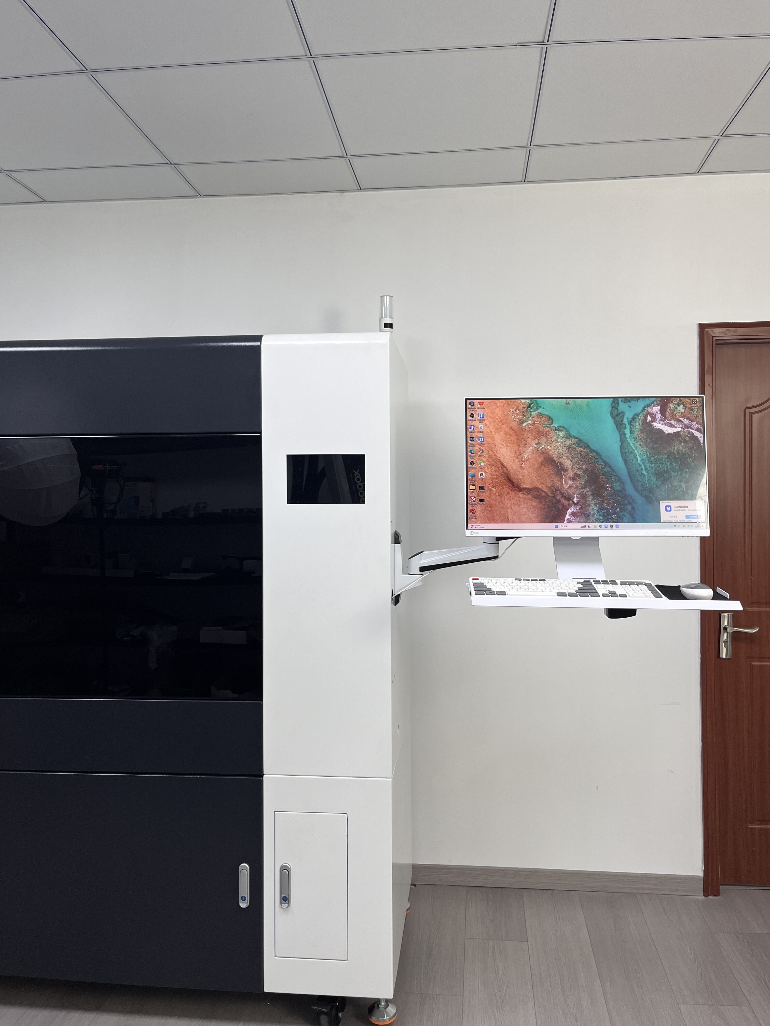 Modern Üretim Hatlarında Monitör Kollarının Kritik Rolü