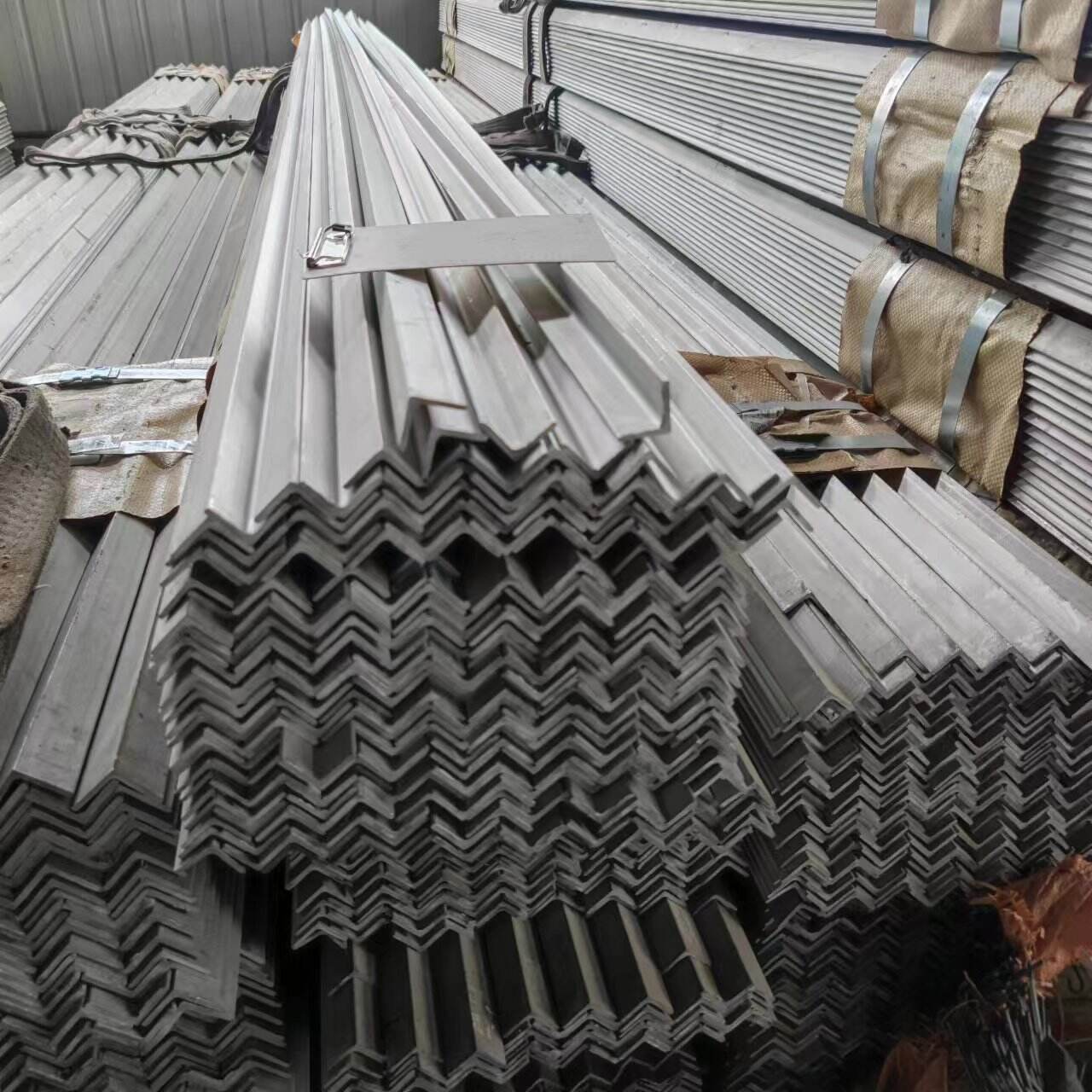 201 304 316L 310S stainless steel angle steel 30*30*3 50*50*5 complete specifications 