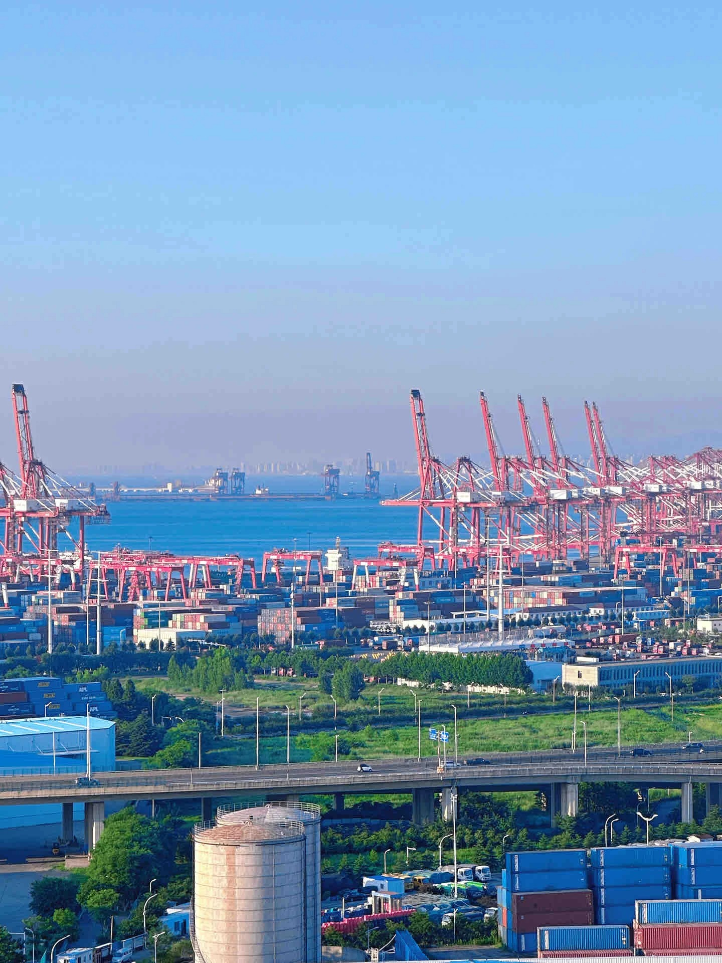 Beneficiile utilizării serviciilor de containere neutre