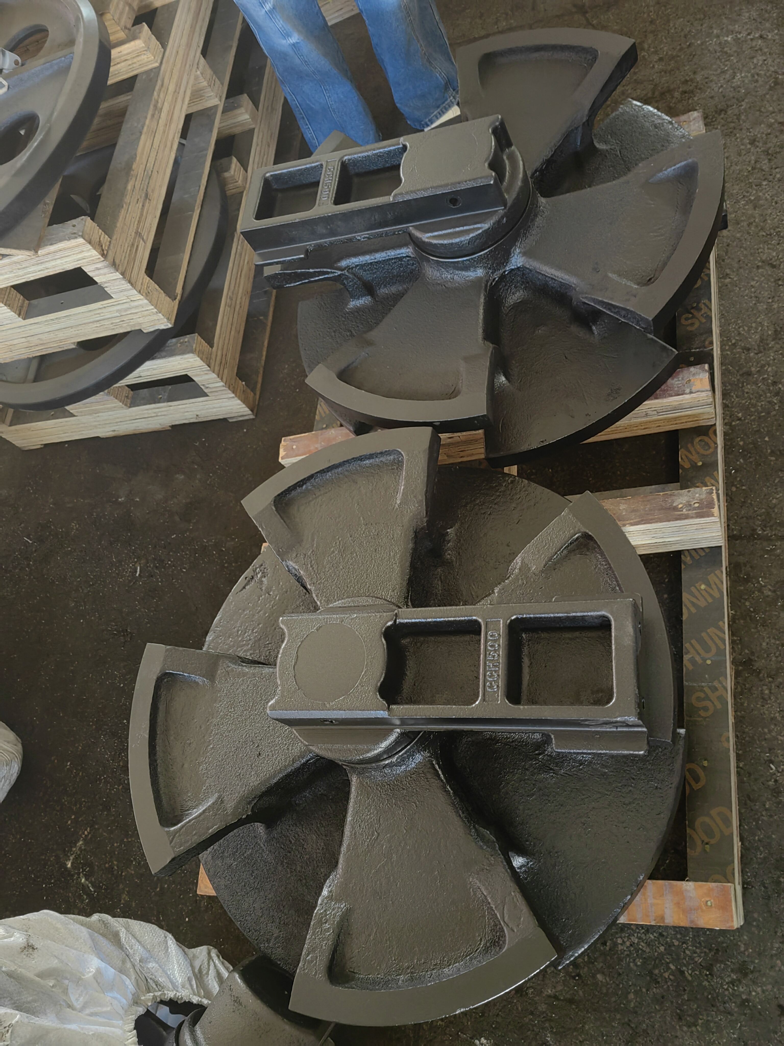 How Idler Assemblies Improve Crawler Crane Performance