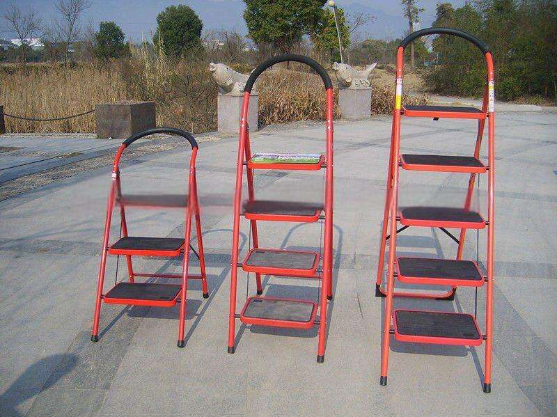 steel step ladders.jpg