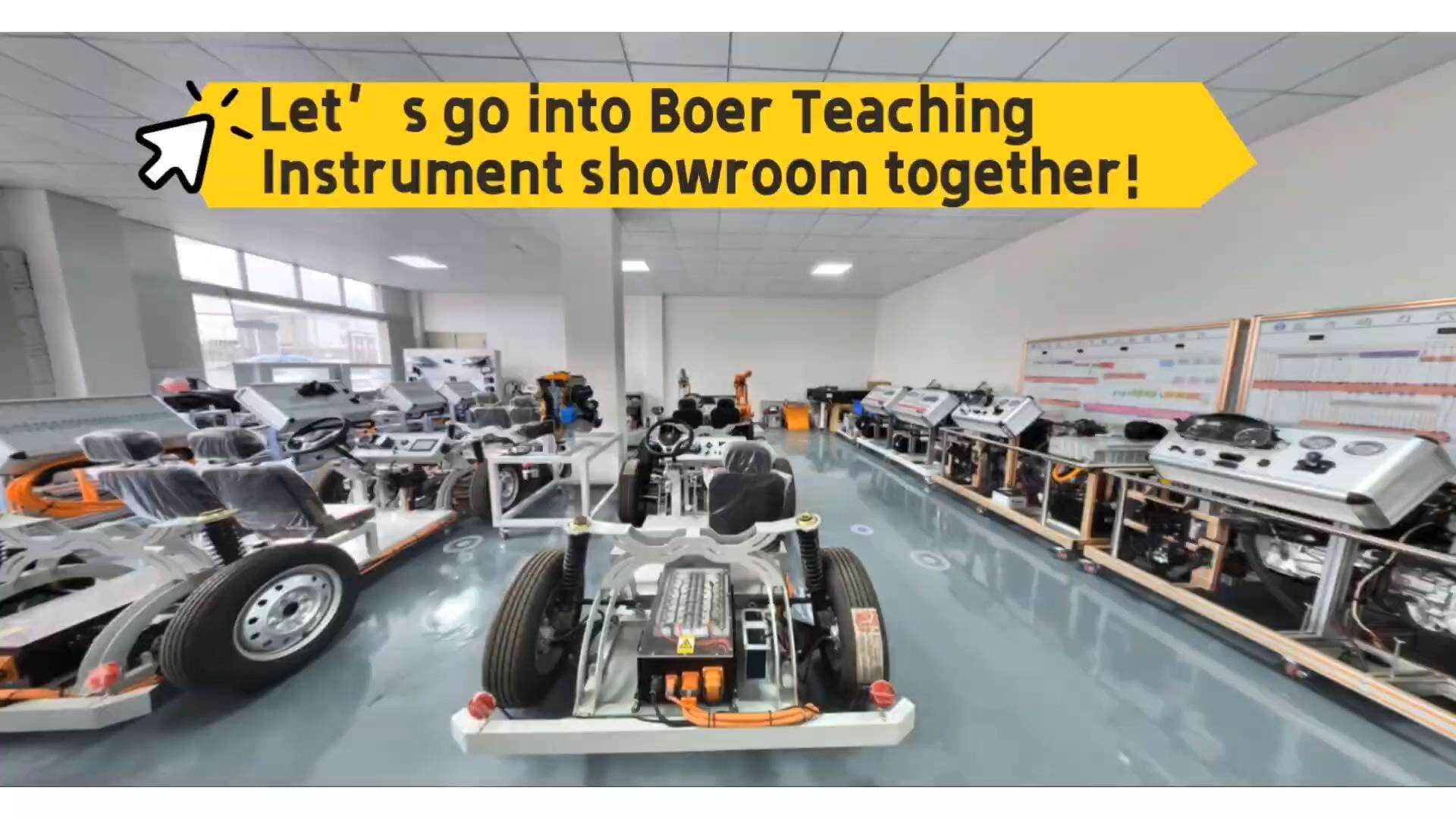 Betreten wir gemeinsam die Ausstellungshalle von Boer Teaching Instrument!