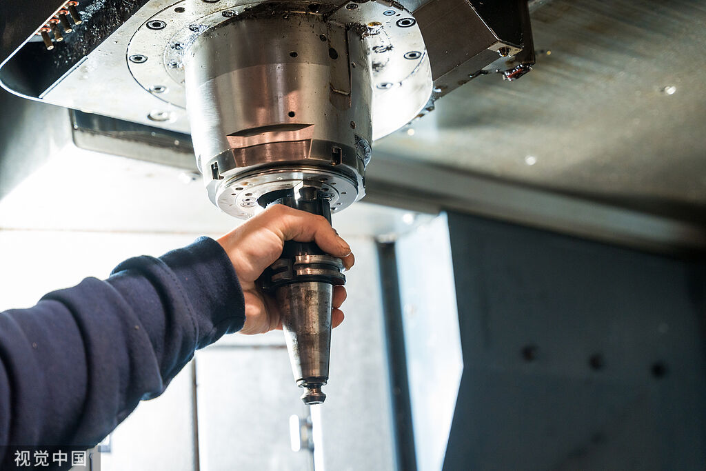 A Verenigde Vloot van Gevorderde CNC-Freëse en Draaibanke vir Enige Projek