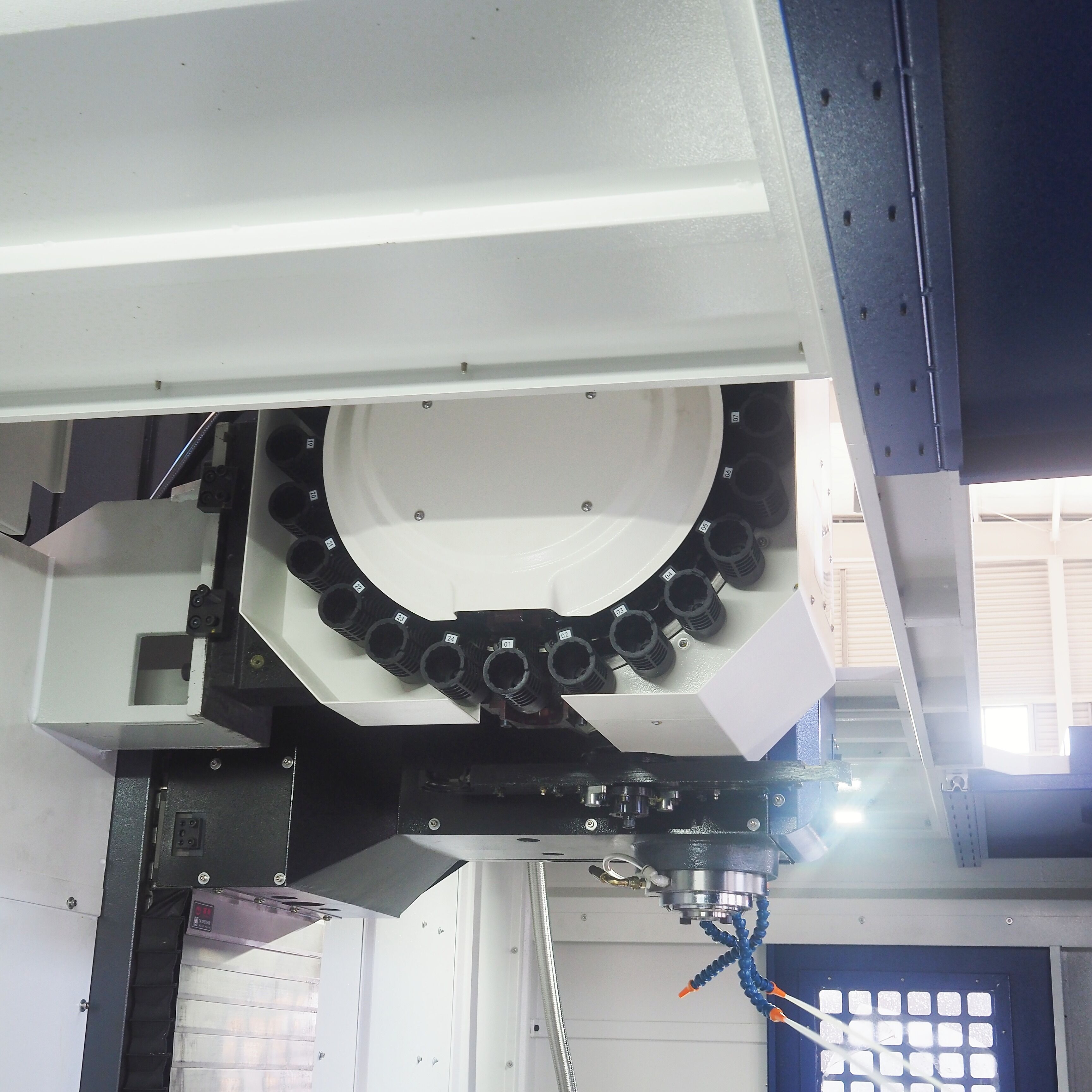 Pagmaksimisa ng Produktibidad gamit ang Aming Mga Advanced na Vertical Machining Center Machines