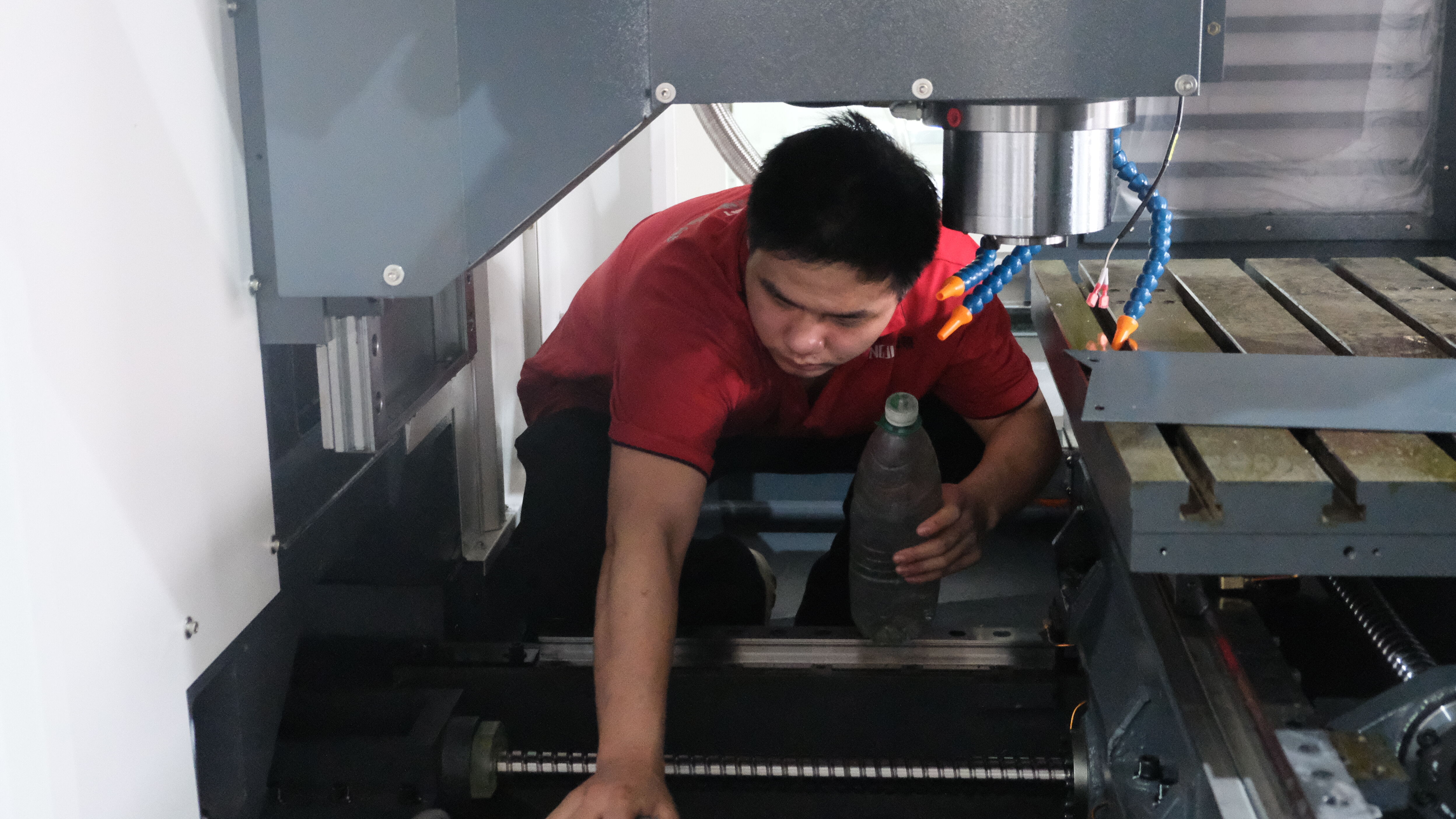 Teknolohikal na Suportadong CNC Programming na may Propesyonal na R&D Team