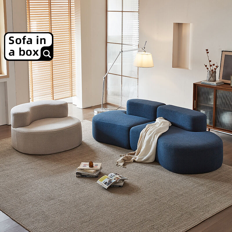Sovrummet dammsugt komprimerat böjt lutningssoffa och tvåpersonssoffa-set