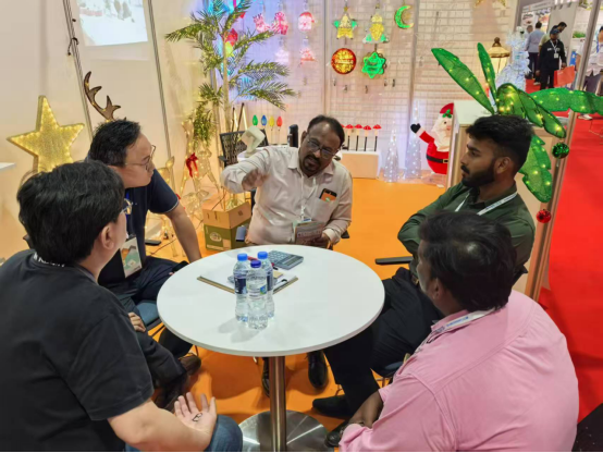 Linhai Donghong enters the Middle East market by attracting traffic at the Dubai exhibition
