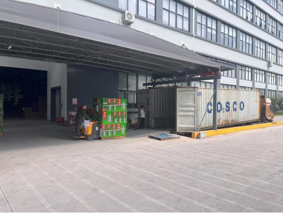 donghong ushers in peak christmas order shipment season-2