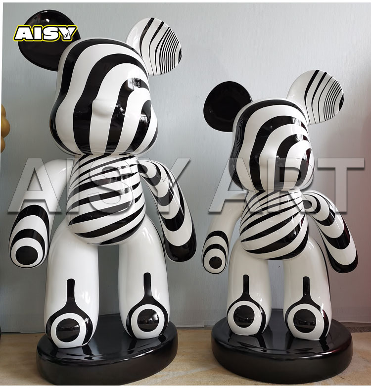 ¿Por qué la escultura Kaws potencia el estilo del espacio?