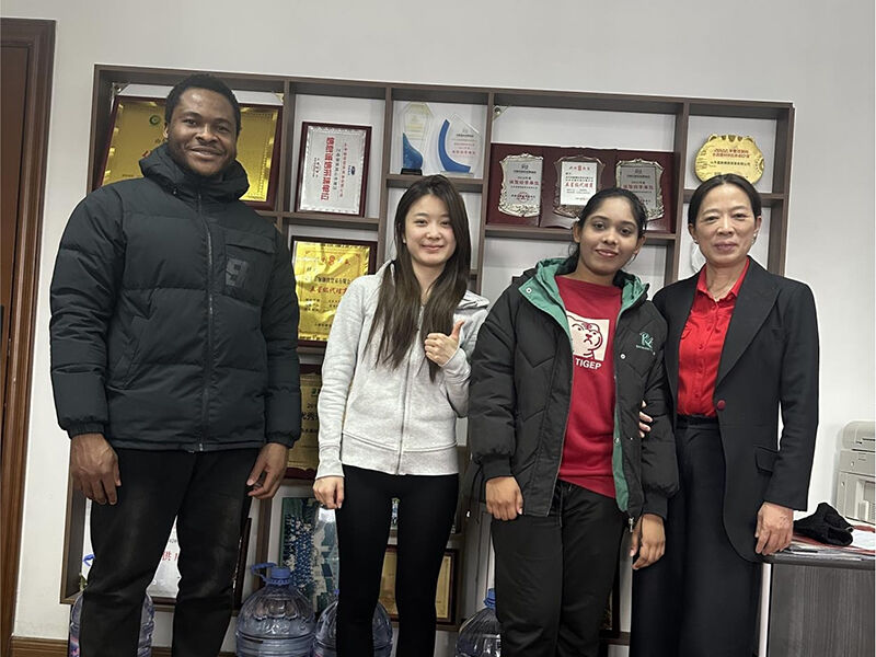 Nigerian Clients Visit Yonggang Metal to Discuss Cooperation on Mobile Housing Projects