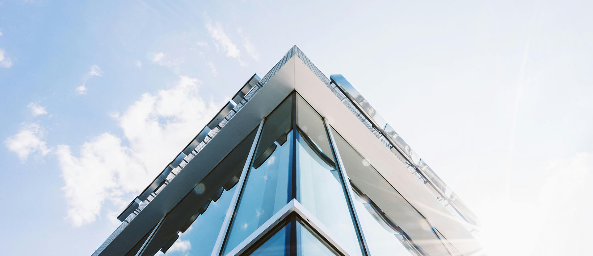 Space capsule house, Apple warehouse, Foldable container house Supplier - Yonggang