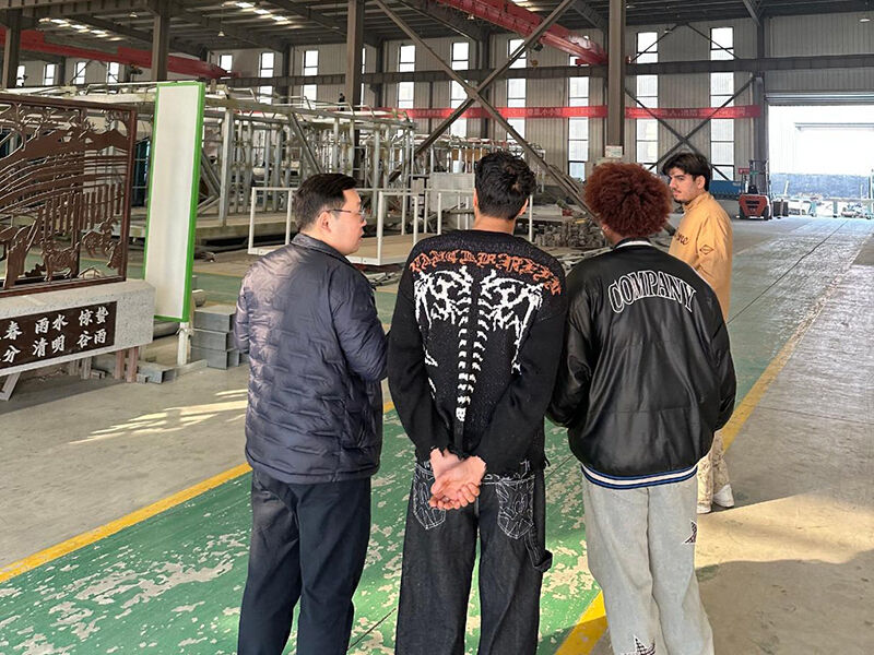 Moroccan Clients Visited Shandong Yonggang Metal, Discussing Cooperation on Mobile Container House