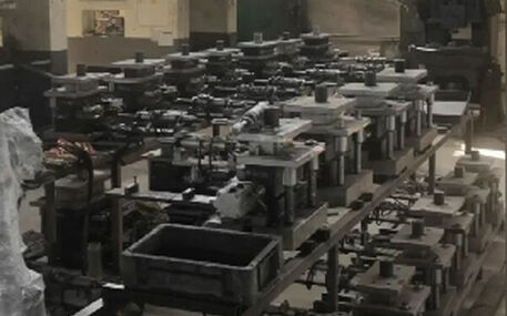 Maquinaria y moldes para la producción de bloques terminales de cobre