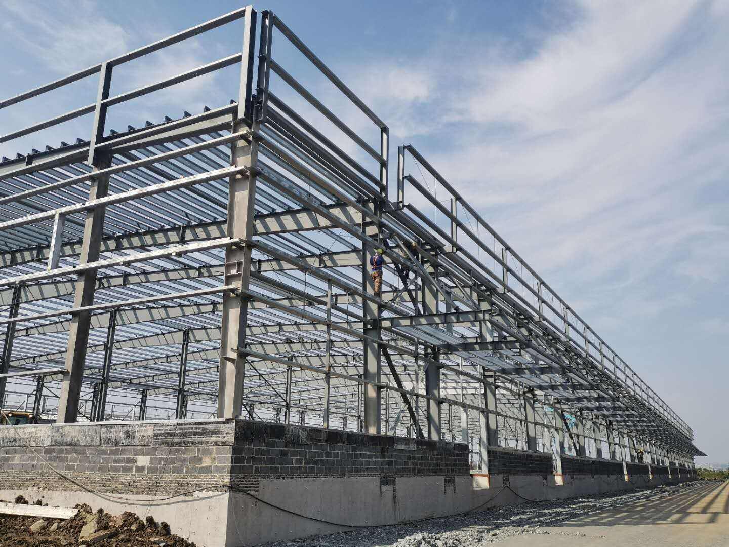 Comparison of steel structure building and concrete building