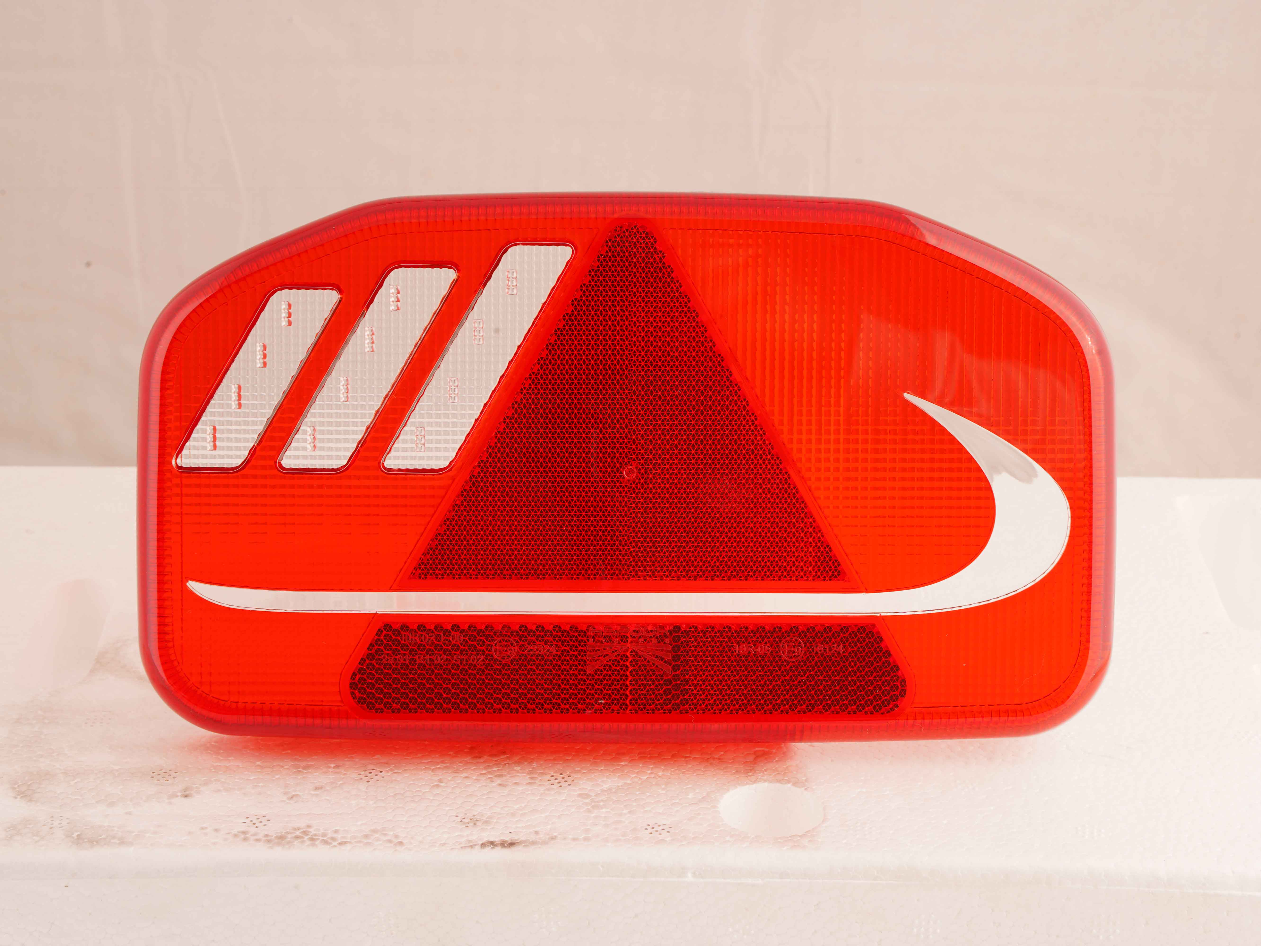Dual-color integrated face mask with work light