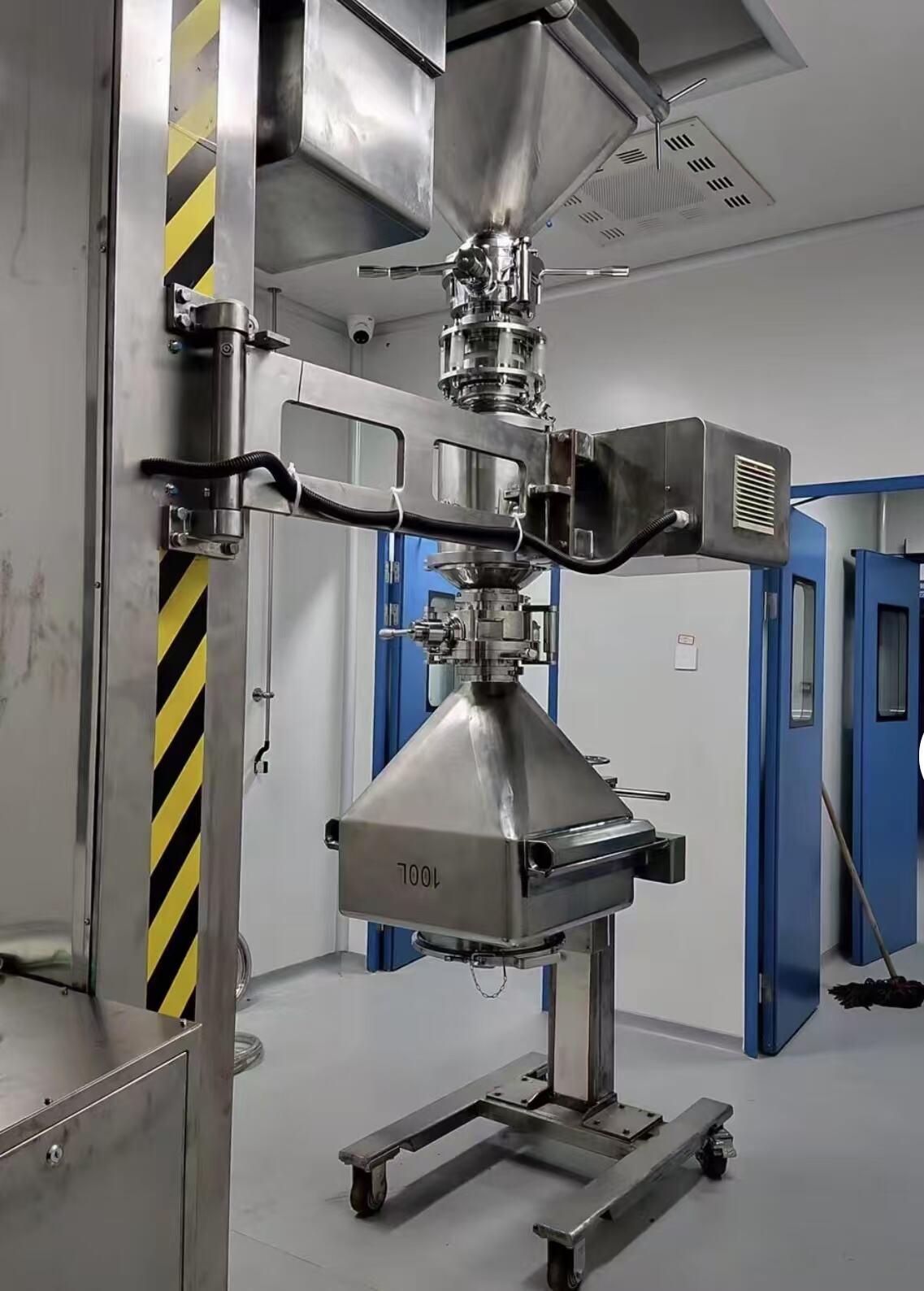 Aseptic Transfer System for Maintaining Sterility During Material Transfer