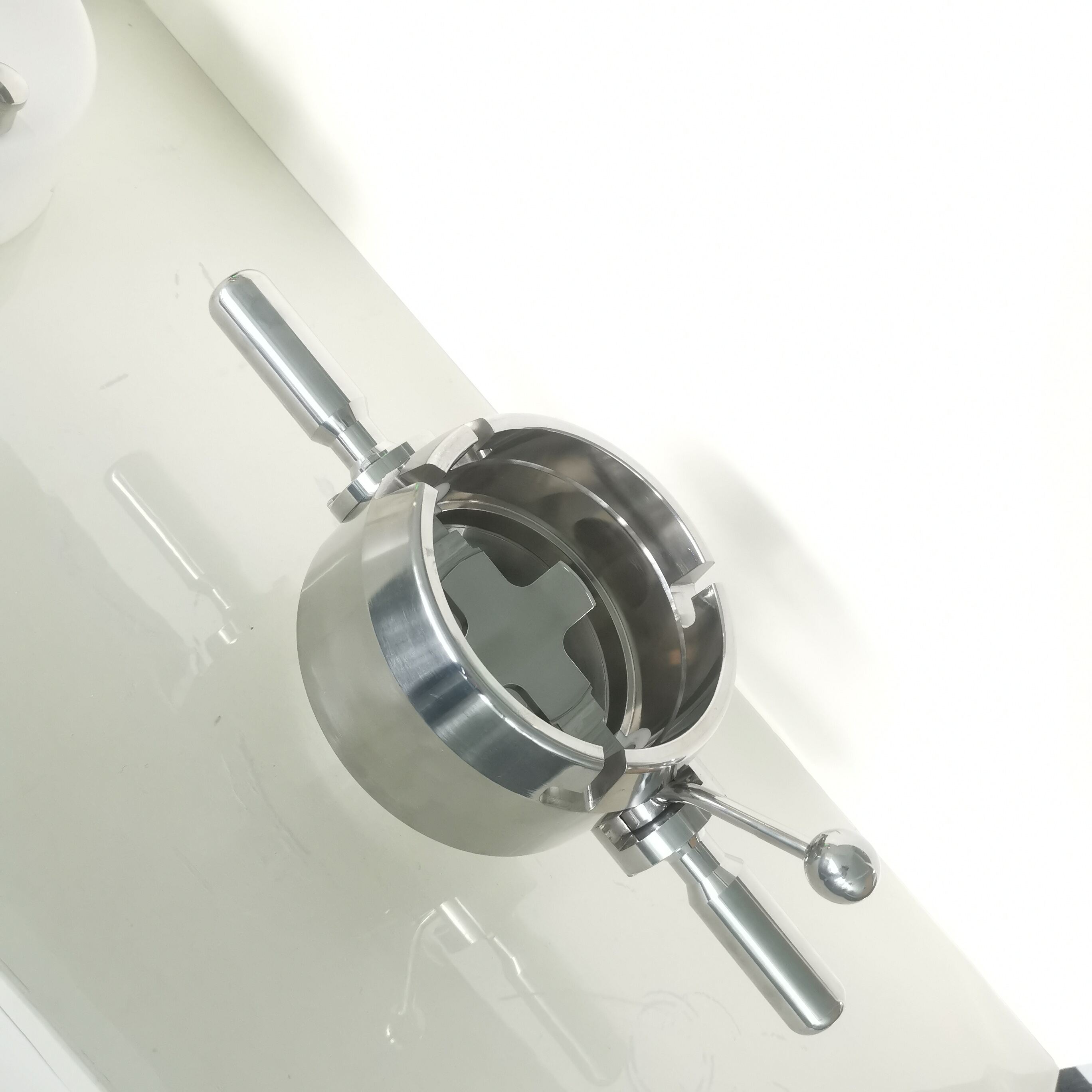 Karatteristiċi tal-valvur tal-farfalla ma’ ħażenja għall-bidla preċiża