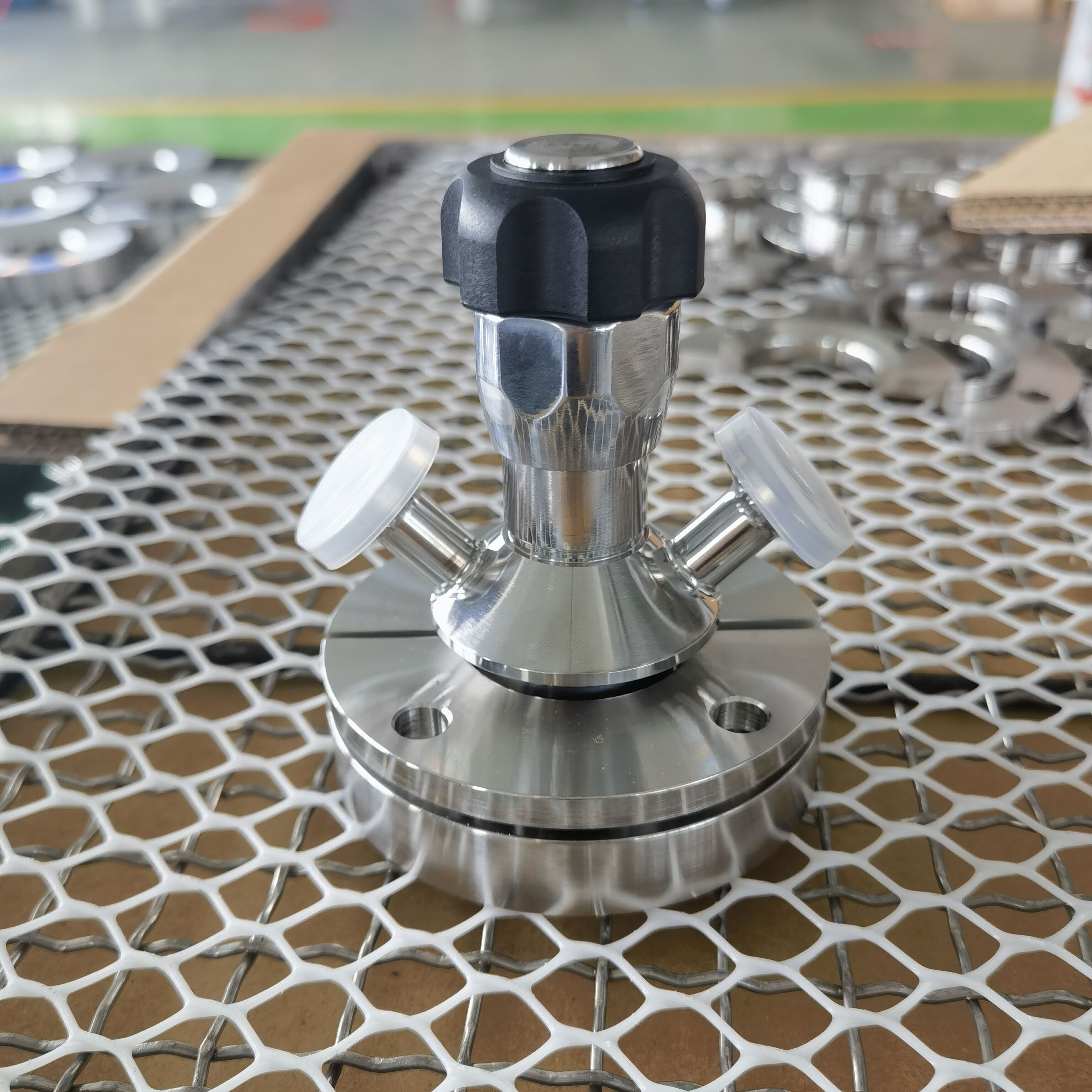 Sampling Valve for Accurate Material Sampling in Manufacturing Systems