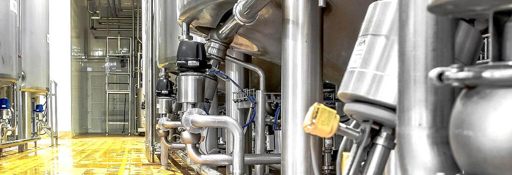 Stainless steel pipe are widely used.